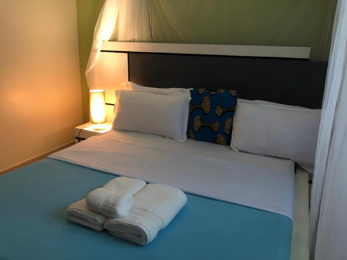 Airport Unique Hotel エンテベ エクステリア 写真