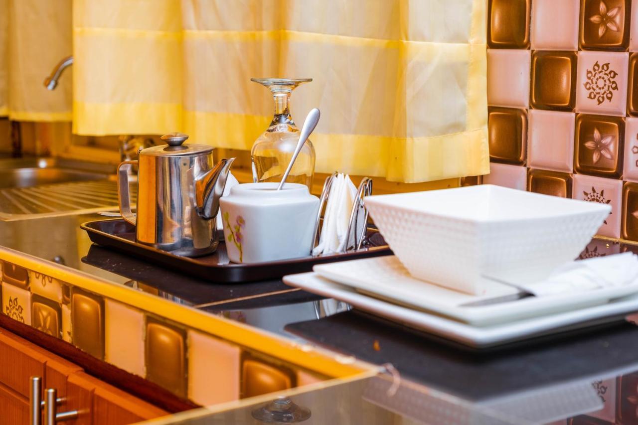 Airport Unique Hotel エンテベ エクステリア 写真